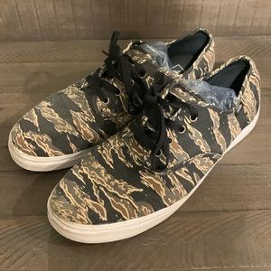 Tiger camo Vans